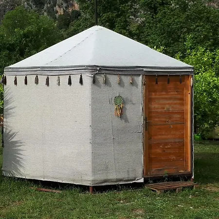 Kamp Lotus